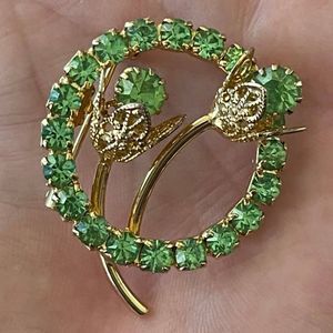 VTG‎ 1950s Gold Tone With Green Diamond Rhinestone Filigree Flowers Brooch Pin